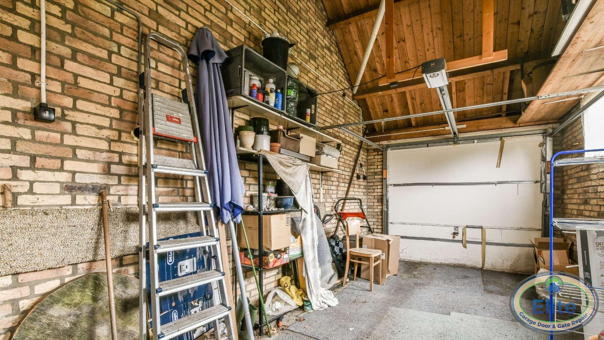 What Garage Door Style Works Best for Craftsman Homes? - The Renton Home Design Guide: Garage door edition